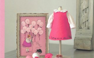 Cover of Rei Kurahashi's Blythe doll clothes patterns book featuring a Neo Blythe in a pink felt dress beside a vintage-style illustration.