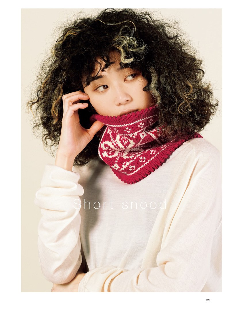 1410-00037 Red and white Nordic jacquard short snood worn high on the neck, a colorwork knitting pattern