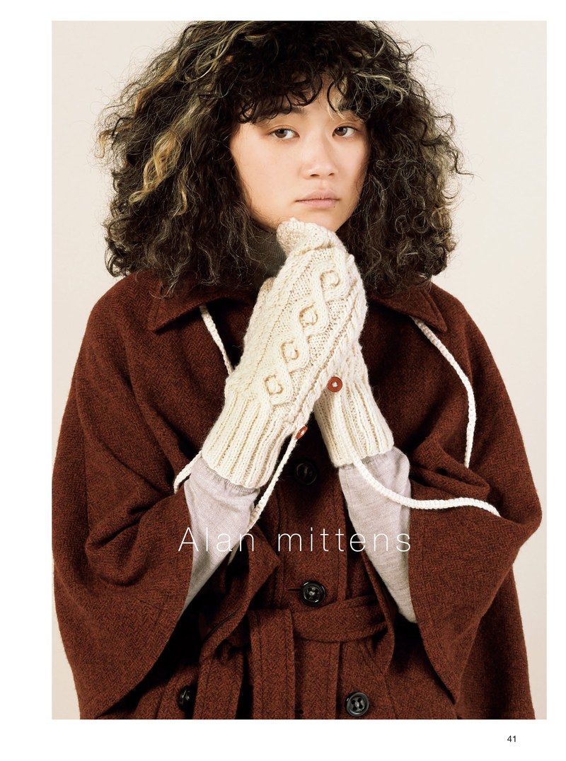 1410-00043 Cream Aran mittens with diamond cable detail, hand knit gloves for chilly days