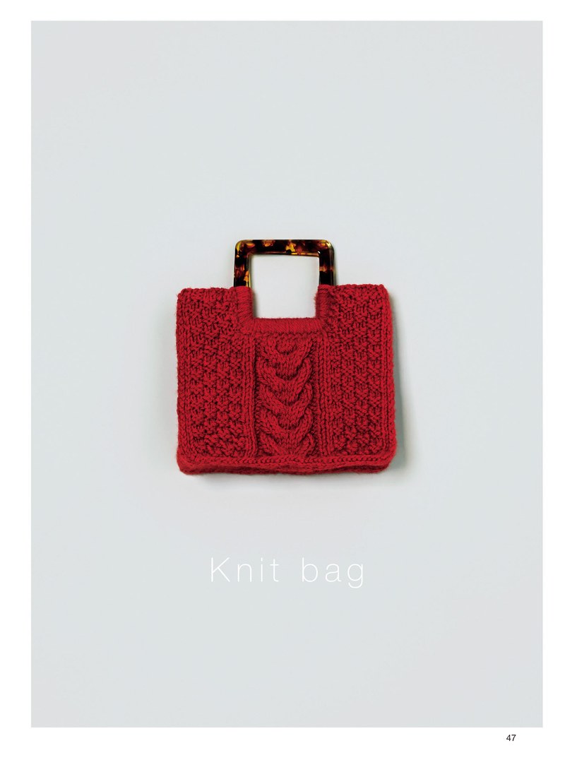 1410-00049 Red cable knit handbag with tortoiseshell handles, a stylish knit bag pattern to make