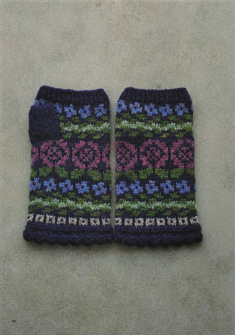 1496-20260309135601_031 Purple roses and blue forget-me-nots on navy Fair Isle knit mitts with a checked flower hem band